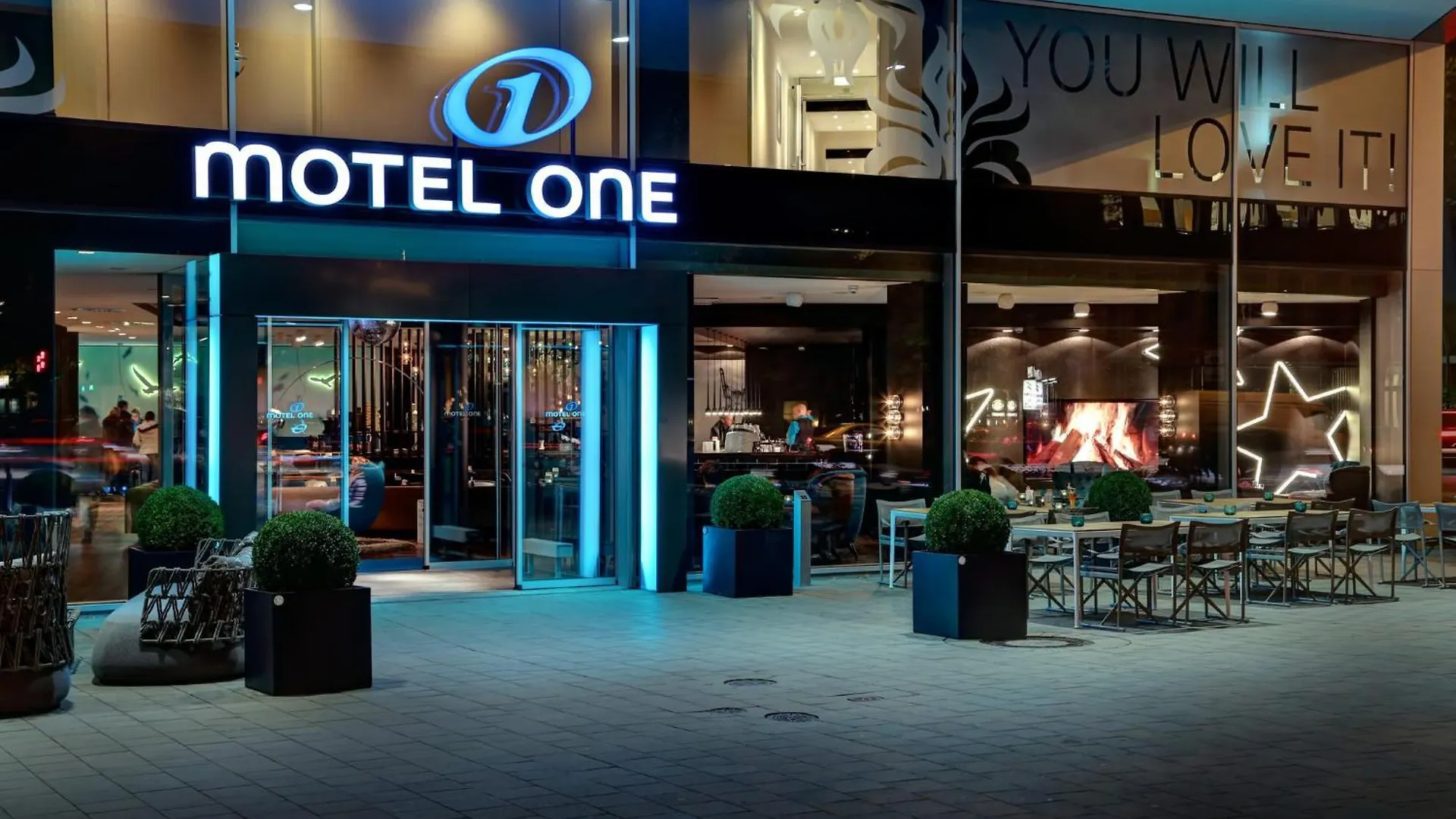 Motel One Hamburg Am Michel 3*,